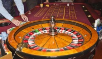 Hollywood casino lawrenceburg poker, blue lakes casino bussturer